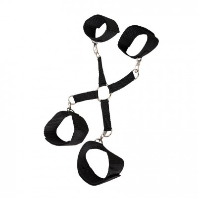 Черная сцепка-фиксатор рук и ног на карабинах Черная сцепка-фиксатор рук и ног на карабинах