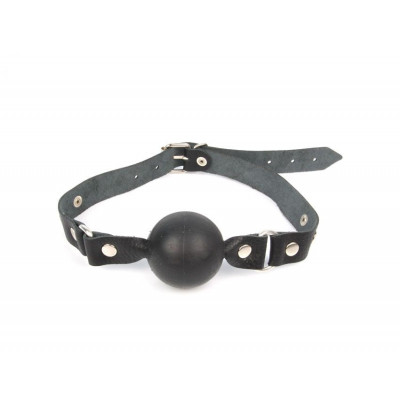 Черный кляп-шар с заклепками на регулируемом ремешке Черный кляп-шар с заклепками на регулируемом ремешке