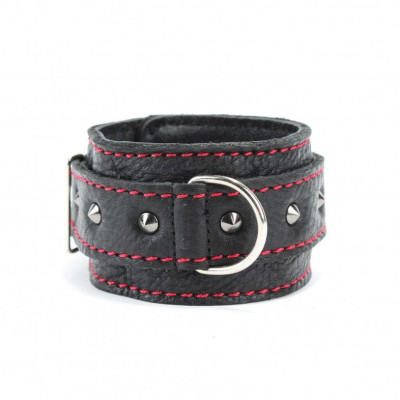 Черные оковы с шипами и контрастной строчкой Черные оковы с шипами и контрастной строчкой