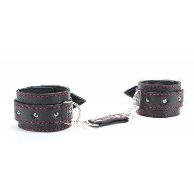 Черные оковы с шипами и контрастной строчкой Черные оковы с шипами и контрастной строчкой