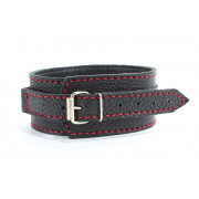 Черный ошейник увеличенного размера с красной строчкой и кольцом