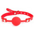 Красный силиконовый кляп-шарик на регулируемом ремешке Красный силиконовый кляп-шарик на регулируемом ремешке