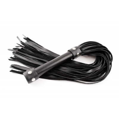 Черная кожаная плеть с ручкой - 55 см. Черная кожаная плеть с ручкой - 55 см.