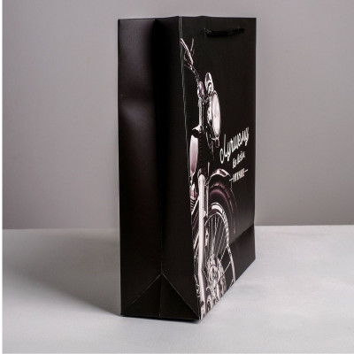 Подарочный пакет Лучшему во всем мужчине - 30 х 26 см. Подарочный пакет Лучшему во всем мужчине - 30 х 26 см.