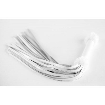 Белая плеть из натуральной кожи с меховой отделкой - 50 см. Белая плеть из натуральной кожи с меховой отделкой - 50 см.