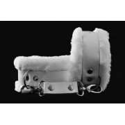 Белые поножи из натуральной кожи с нежным мехом