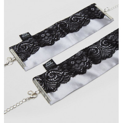 Сатиновые наручники с кружевом Play Nice Сатиновые наручники с кружевом Play Nice