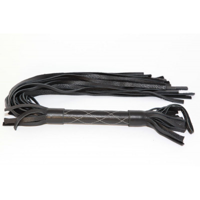 Чёрная многохвостая плетка с простроченными ромбами - 45 см. Чёрная многохвостая плетка с простроченными ромбами - 45 см.