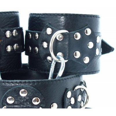 Комплект кожаных БДСМ-аксессуаров с клёпками Комплект кожаных БДСМ-аксессуаров с клёпками