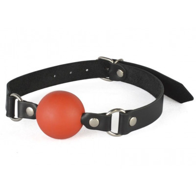 Красный кляп-шар на черных кожаных ремешках Красный кляп-шар на черных кожаных ремешках