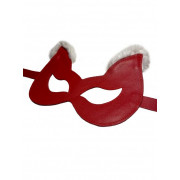 Красная маска из натуральной кожи с белым мехом на ушках