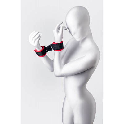 Красно-черные велюровые наручники Anonymo Красно-черные велюровые наручники Anonymo