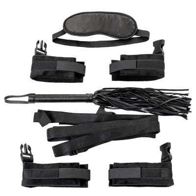 Набор для БДСМ-игры: ремни, плетка, наручники, оковы и маска Набор для БДСМ-игры: ремни, плетка, наручники, оковы и маска