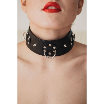 Чёрный кожаный ошейник с кольцами и клёпками Чёрный кожаный ошейник с кольцами и клёпками