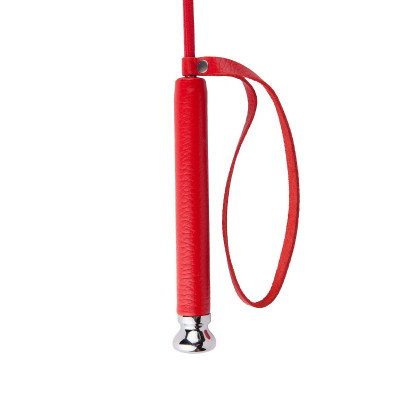 Красный стек с кожаной ручкой - 70 см. Красный стек с кожаной ручкой - 70 см.