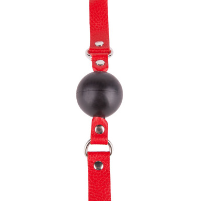 Чёрный кляп-шар с красным ремешком Чёрный кляп-шар с красным ремешком