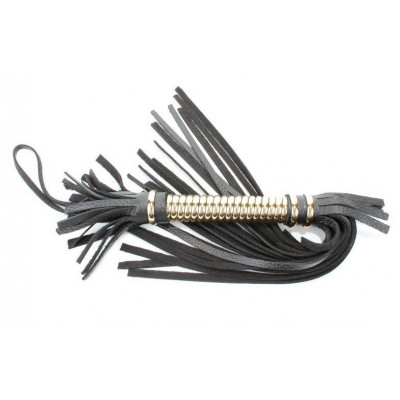 Чёрная кожаная плетка с золотистой рукоятью - 45 см. Чёрная кожаная плетка с золотистой рукоятью - 45 см.