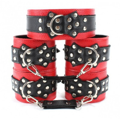 Набор кожаных красно-черных БДСМ-аксессуаров Набор кожаных красно-черных БДСМ-аксессуаров