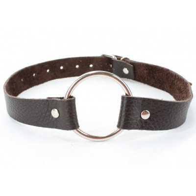 Коричневый кожаный кляп с металлическим кольцом Коричневый кожаный кляп с металлическим кольцом