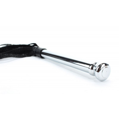 Черная плетка с металлической ручкой - 43 см. Черная плетка с металлической ручкой - 43 см.