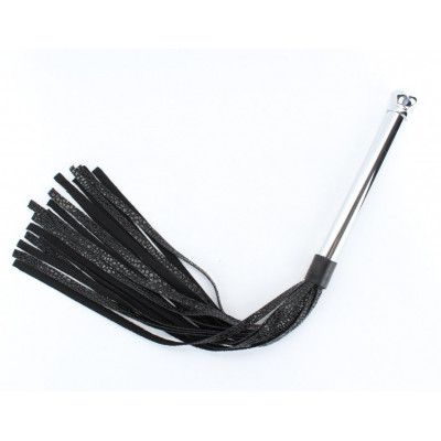 Черная плетка с металлической ручкой - 43 см. Черная плетка с металлической ручкой - 43 см.
