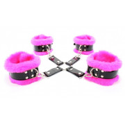 Черно-розовая крестообразная меховая фиксация для рук и ног
