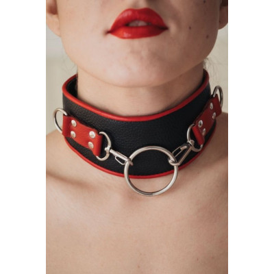 Черно-красный кожаный ошейник с кольцом Черно-красный кожаный ошейник с кольцом