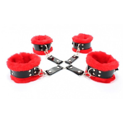 Черно-красная крестообразная меховая фиксация для рук и ног Черно-красная крестообразная меховая фиксация для рук и ног