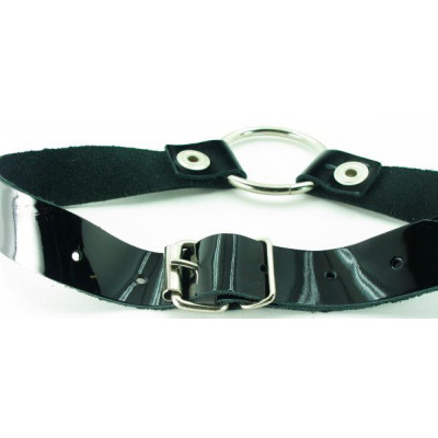 Кляп-кольцо на чёрных лаковых ремешках с кнопками Кляп-кольцо на чёрных лаковых ремешках с кнопками