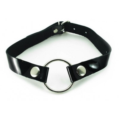 Кляп-кольцо на чёрных лаковых ремешках с кнопками Кляп-кольцо на чёрных лаковых ремешках с кнопками