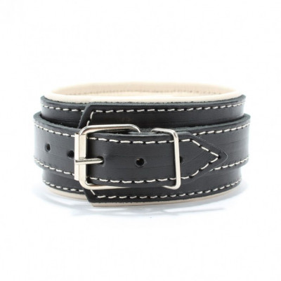 Черный ошейник с бежевым подкладом Черный ошейник с бежевым подкладом