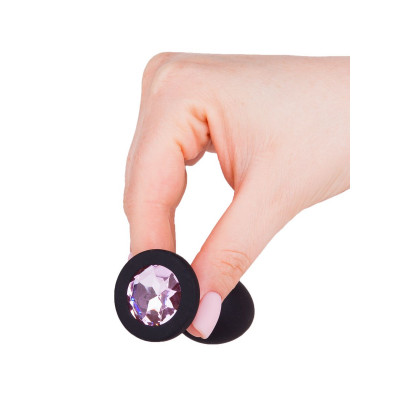 Чёрная анальная втулка с розовым кристаллом - 7,3 см. Чёрная анальная втулка с розовым кристаллом - 7,3 см.