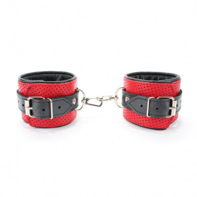 Красно-черная фиксация из перфорированной кожи Красно-черная фиксация из перфорированной кожи